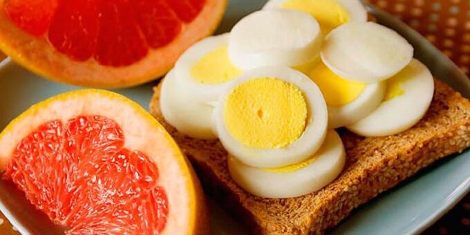 Cítricos e ovos cocidos para a dieta Maggi